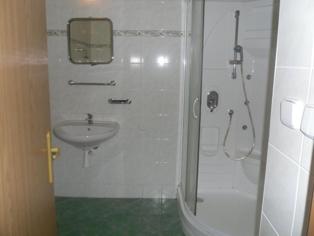 Hotel Grand Tanvald Oda fotoğraf